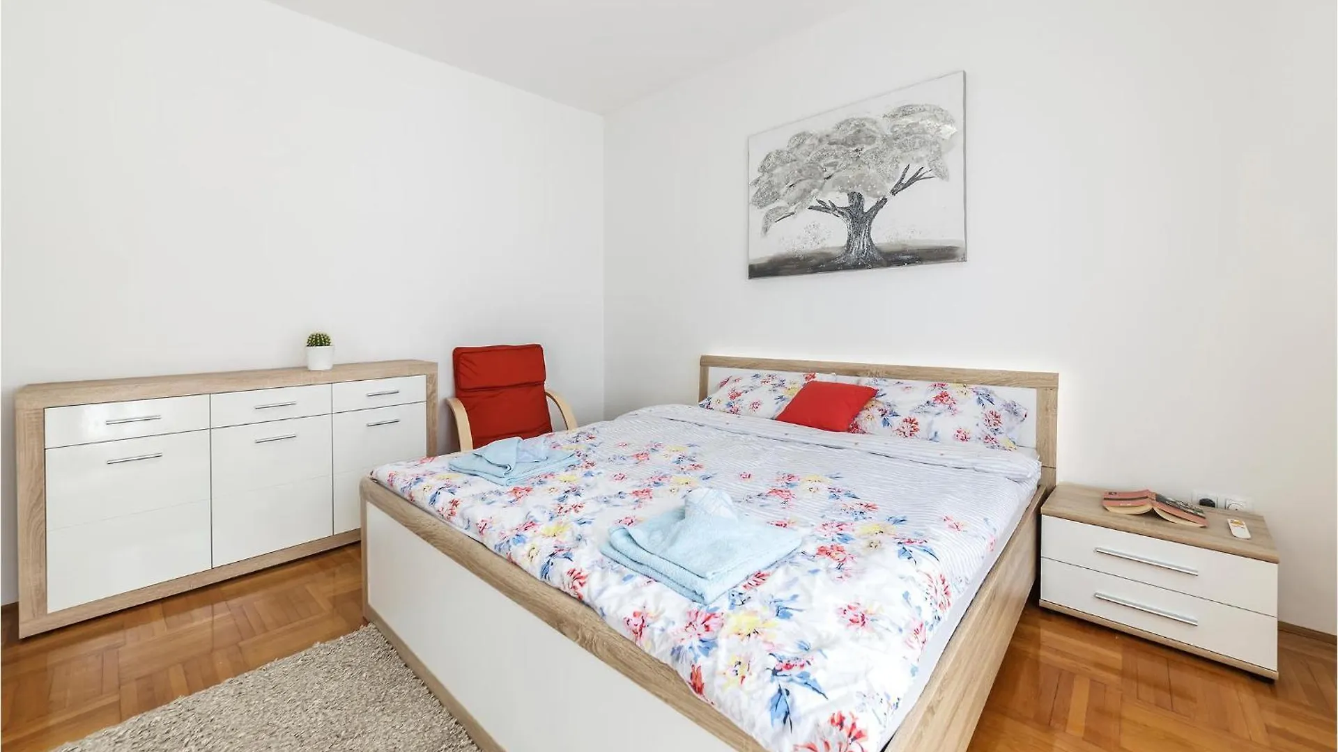 3 Bedroom Awesome Apartment In 普拉